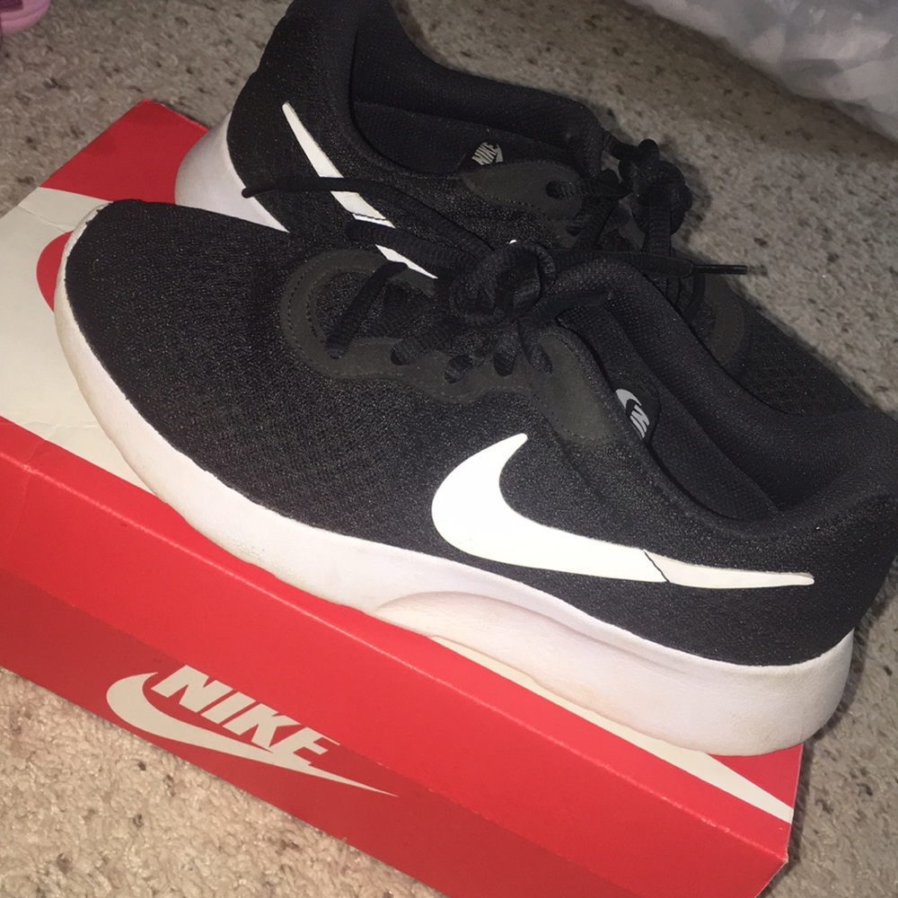Nike Tanjuns